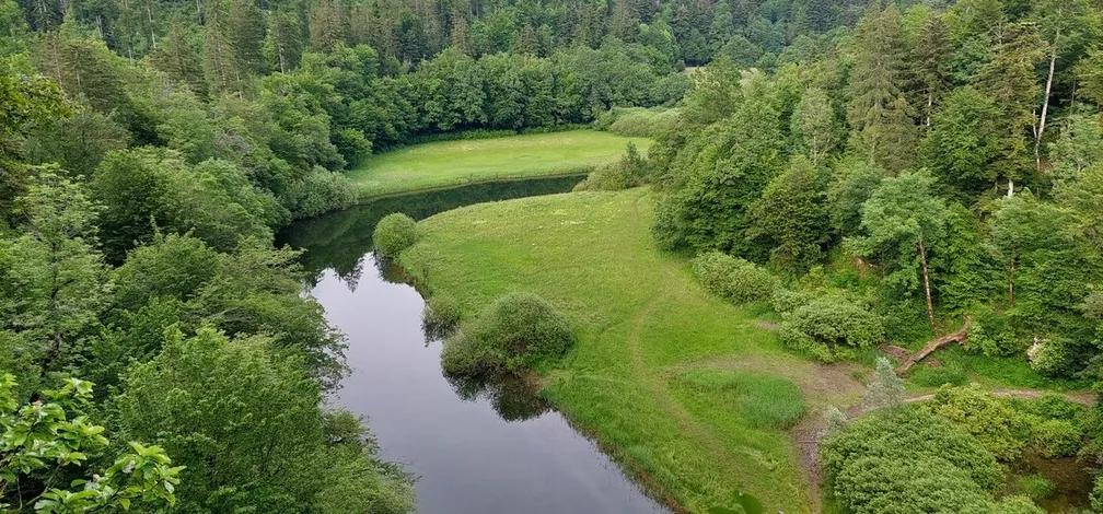 Razgled na dolino reke Rak z Velikega naravnega mostu